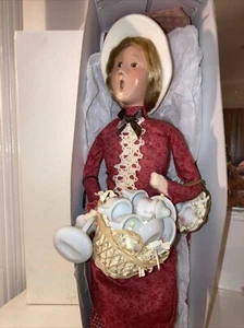 Byers Choice 2000 Woman Pottery Vendor The Cries of London with tags & gift Box! - Picture 1 of 14