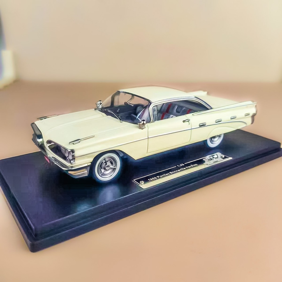 1/43 GFCC 1959 Pontiac Bonneville Hardtop White Diecast Model Car