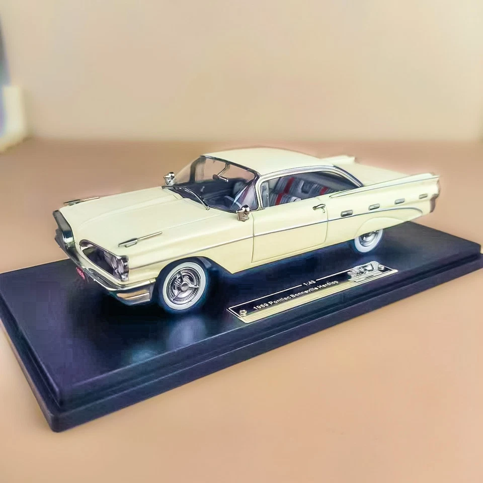 1/43 GFCC 1959 Pontiac Bonneville Hardtop White Diecast Model Car Collection - Image 1 of 4