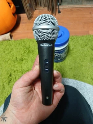 Radio Shack Unidirectional Dynamic Microphone 33-3043 - Image 1 of 4