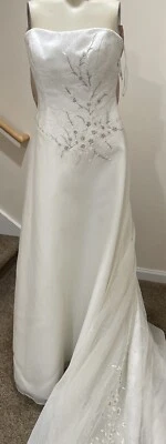 Hermoso Vestido de Novia Casablanca Costuras Plateadas Cuentas Floral Tren Talla 10 Foto 1 de 4