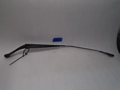 2014-2017 FIAT 500L 4 DOOR FRONT PASSENGER/ RIGHT SIDE WINDSHIELD WIPER ARM OEM - Image 1 of 4