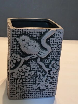 Succulent/Bonsai Pot ceramic/drain & screen.Nicely accented 🐦 bird design 🦜 - Image 1 of 4