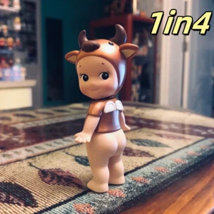 New York Series - Bull - Authentic Designer Toy - Picture 1 of 2