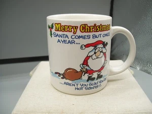 Taza de café de Navidad humor travieso Papá Noel viene pero una vez al año taza Contenova - Imagen 1 de 9