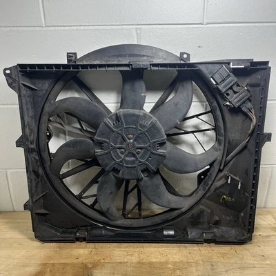 2007-2013 BMW 335i Electric Cooling Fan Motor & Shroud Assembly OEM - Image 1 of 4
