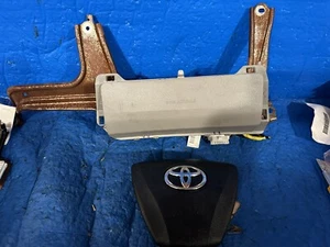 2015-2016-2017-Toyota Camry Driver Wheel & Drive Knee Airbag Knee Grey Colour  - Picture 1 of 2
