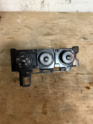 09 10 2009 2010 Pontiac Vibe temperatura climatización tablero aire acondicionado calor aire acondicionado Foto 1 de 4