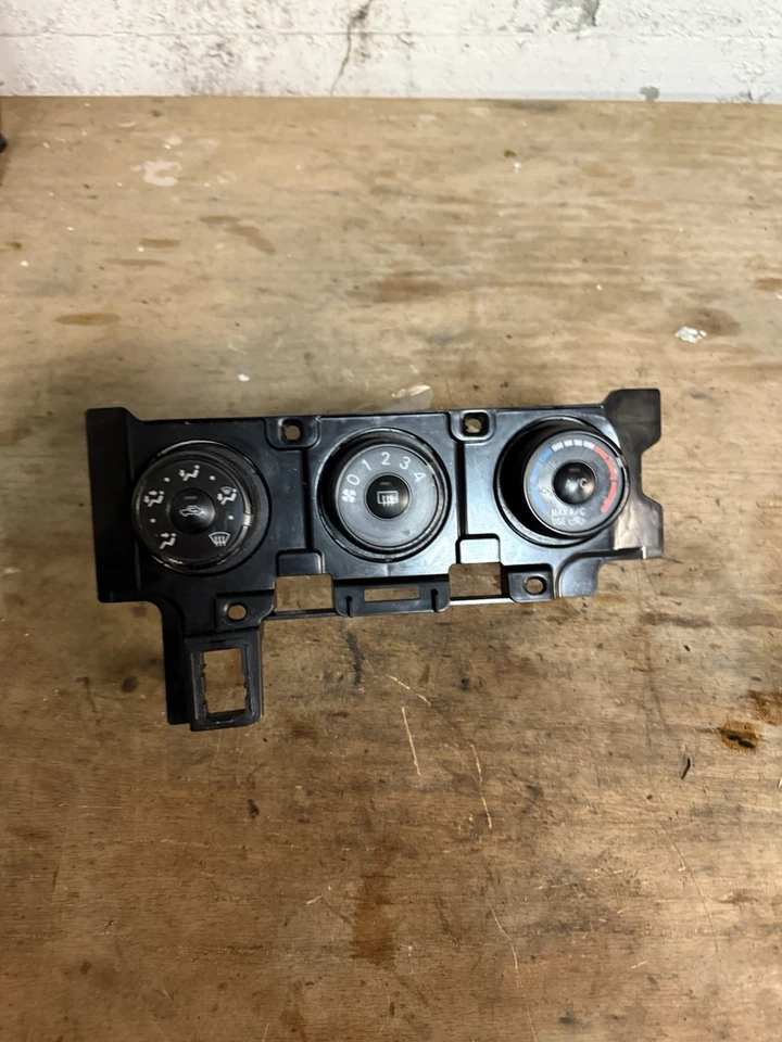 09 10 2009 2010 Pontiac Vibe Temperature Climate Control Dash A/C Heat AC - Image 1 of 4