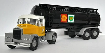 Corgi 97840 Scammell Highwayman & Articulated Tanker Trailer Shell Mex / BP Fuel - Image 1 of 4