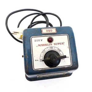 Old Märklin Transformer 30 VA Max. 1.5 Amp. Traction current 8-16 volt, light 16 volt - Picture 1 of 2
