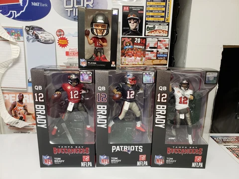 4x) Tom Brady Imports Dragon Series 1,2 & 3 Bucs & Pats + Brady Bucs Bobblehead Cover