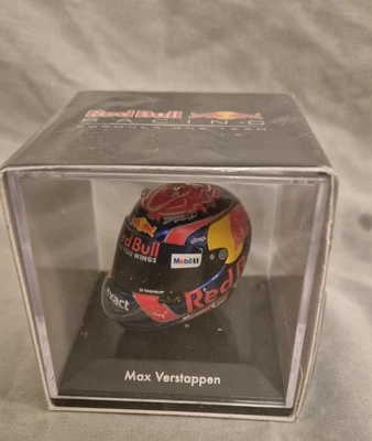 F1 Max Verstappen Red Bull 2017 Singapore Grand Prix Helmet Scale 1:5 Formula 1 - Image 1 of 4