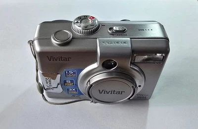 VIVITAR VIVICAM 3935 5.0MP DIGITAL CAMERA - Image 1 of 4