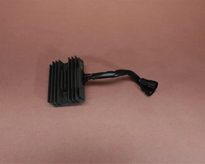 Регулятор напряжения выпрямителя 2005-2009 SUZUKI BOULEVARD C50 VL800 - Изображение 1 из 4