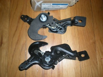 New OEM 2001 2002 2003 Ford Windstar Seat Floor Latch 2nd/3rd Row 1F2Z-16617D28 - Image 1 of 2