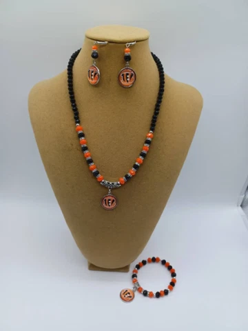 Cincinnati Bengals Spurs Jewelry - Single Necklace, Charm Bracelet And Earrings Cover