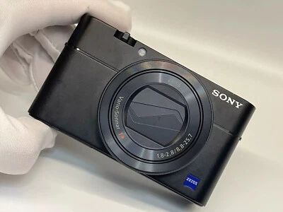 Sony Cyber-shot RX100 V RX100M5 20.1 MP digital camera with flip-up display - Image 1 of 4