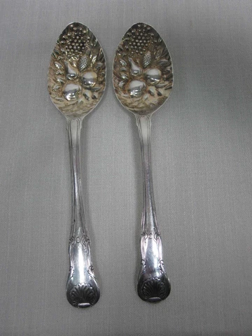 2 ANTIQUE 1789 LONDON GEORGIAN STERLING SILVER REPOUSSE BERRY SPOONS 7" Cover