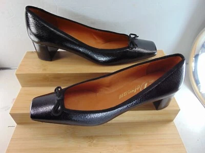 Delman HECHO A MANO EN ITALIA charol negro tacón medio BOMBA 7 M NUEVO COMO NUEVO. Foto 1 de 4