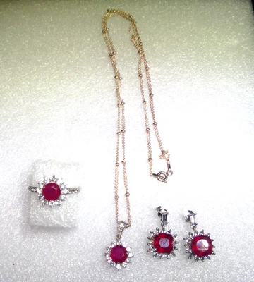 Collar, pendientes y anillo de rubí y circón en plata de ley Foto 1 de 3
