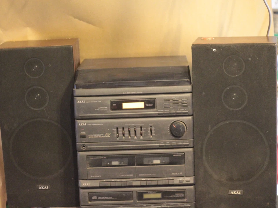 AKAI AC - M55 music system with speakers tape issue - Image 1 of 4