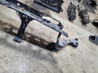 (ТОЛЬКО САМОВЫВОЗ) Верхняя наружная опора сердечника радиатора подходит для 19–23 NAUTILUS 206229 - Изображение 1 из 4