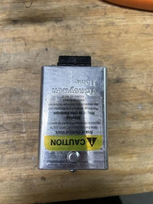 HONEYWELL ZONE VALVE V8043F 1051 Mortorized Head - replacement V8043E 1012 1061 - Image 1 of 4