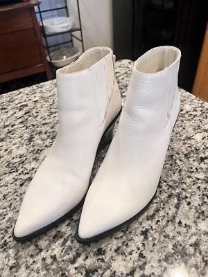 Botas al tobillo Calvin Klein de cuero atigradas de seda blancas sin cordones para mujer talla 7 Foto 1 de 4
