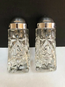 Vintage Anchor Hocking Clear Glass Salt & Pepper Star Pattern / Design with Flaw - Picture 1 of 7