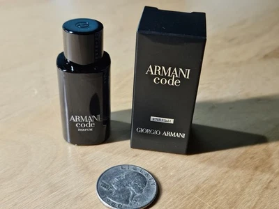 ARMANI CODE PERFUME 0,23 fl oz por GIORGIO ARMANI (SALPICADURAS EN MINIATURA) NUEVO #RA-16 Foto 1 de 2