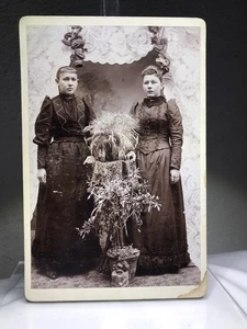 Antigua tarjeta de gabinete de fotografía de retrato de mujeres jóvenes ~ época victoriana - Imagen 1 de 9