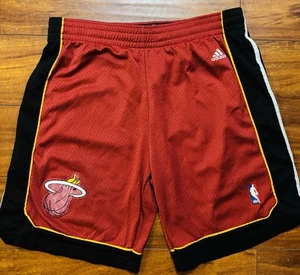 Autentici pantaloncini Adidas Miami Heat Game taglia adulto L alternativi LeBron Wade Bosh - Foto 1 di 9
