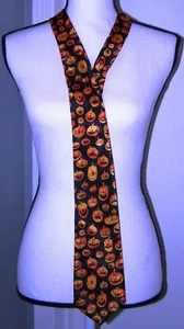 CORBATA PARA HOMBRE CITY ONE SILK CO - NEGRA Y NARANJA CALABAZA FELIZ HALLOWEEN - Imagen 1 de 3