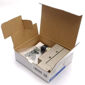 Omron ZE-N-2S Limit Switch, Plunger Actuator, 480VAC 15A/250VDC 500mA, SPDT - Picture 1 of 7