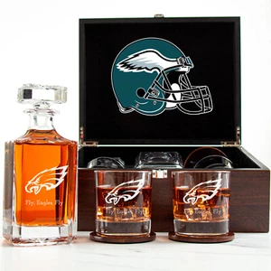 Philadelphia Eagles - Engraved Football Whiskey Decanter 2 Glasses In Wood Box - Picture 1 of 11