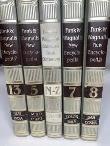 Funk & Wagnalls Standard Desk Dictionary Encyclopedia Volume 2 5 7 8 13 Lot - Imagen 1 de 20