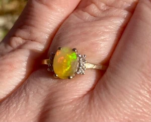 Stunning 9 Carat Gold, Yellow Opal & White Zircon Size R 1/2 - Picture 1 of 12