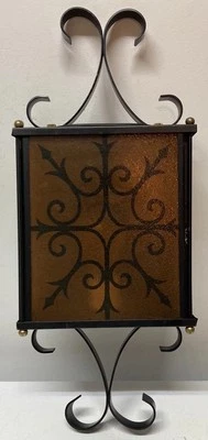 Aplique de pared eléctrico vintage español metal ámbar paneles de vidrio pergaminos gótico usado en excelente estado Foto 1 de 4