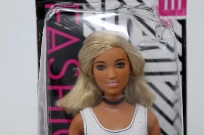 Muñeca Barbie Fashionistas con curvas sin abrir (#111) - Nueva en caja Foto 1 de 4
