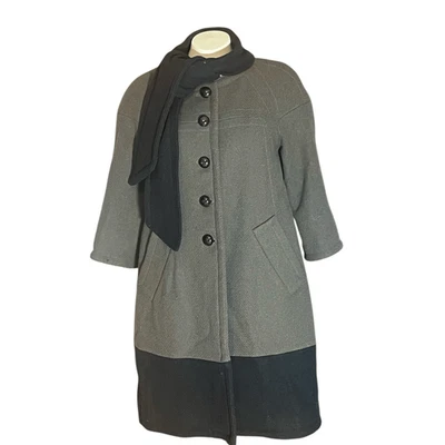 Abrigo Marc by Marc Jacobs verde y negro manga 3/4 bufanda abotonada Foto 1 de 4