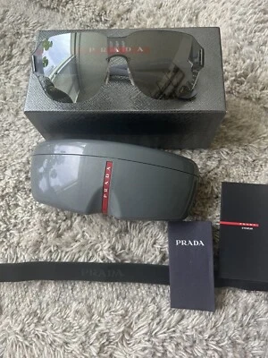 Gafas de sol Prada Shield colección pasarela con correa raras Linea Rossa Foto 1 de 4