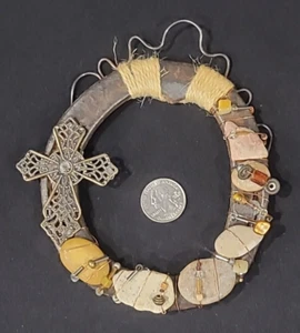 Handarbeit Kranz Hufeisen Kunst Wandbehang Kreuz Steine Draht gewickelt Perlen - Bild 1 von 23