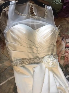 Beautiful Wedding Dress - Picture 1 of 3