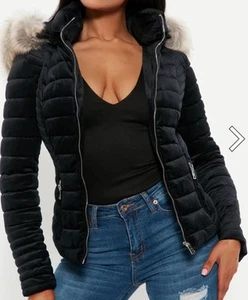 Nuevo abrigo acolchado de terciopelo con capucha negro Nova de moda - talla mediana - nuevo con etiquetas - Imagen 1 de 3