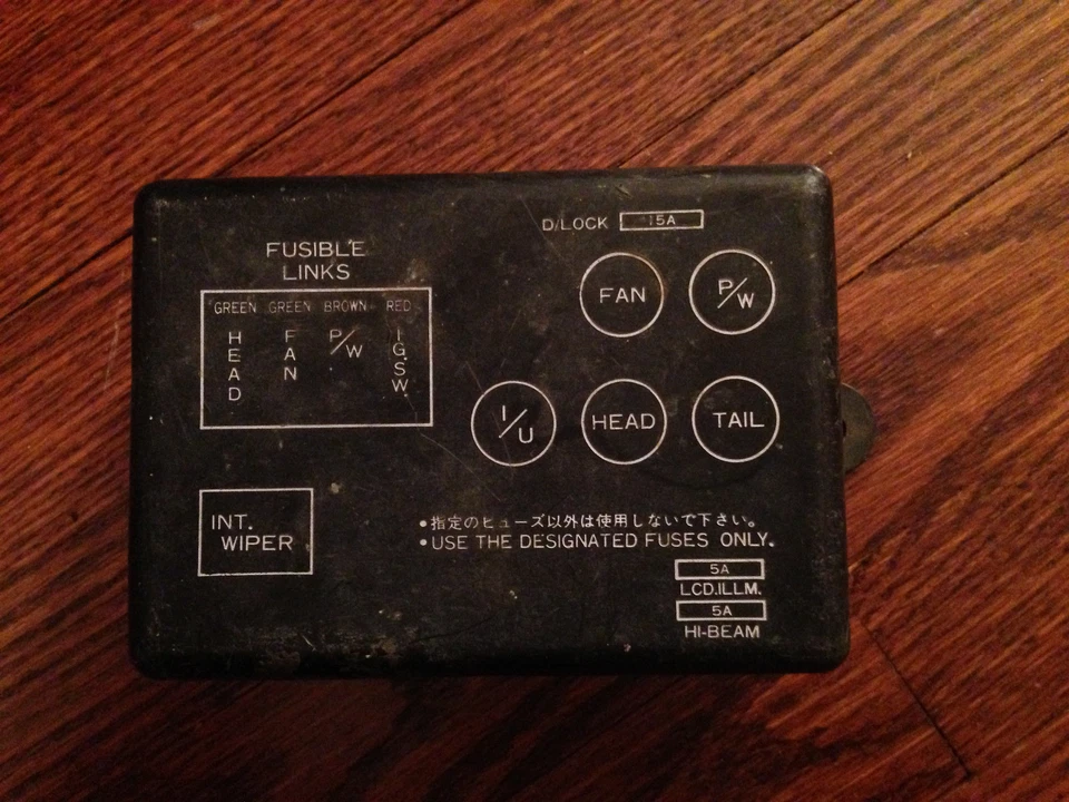 1987 三菱 Cordia 保险丝盒盖 — 第 1/2 张图片