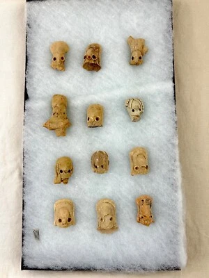 Antigua efigie de fertilidad de cerámica ídolos de terracota del valle del Indo Foto 1 de 4