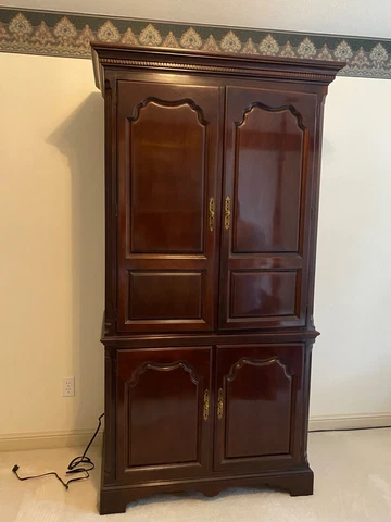 Drexel Heritage Georgian armoire Cover