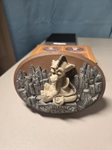 Placa de pared colgante o exhibición de arte precioso dragón Krystonia 1989 #8004 🧌 con caja - Imagen 1 de 5