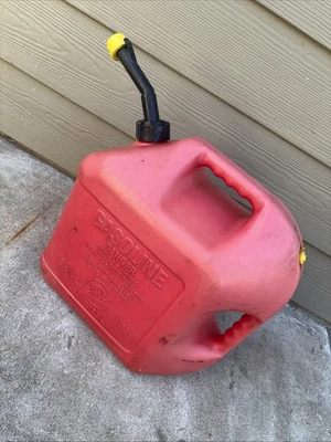 Vintage Blitz 5 Gallon Pre-Ban Vented Gas Fuel Can with Curved Spout 11833 USA - Image 1 of 4